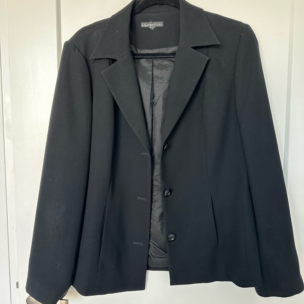 💗5 for $15💗 Laura Studio Black Blazer - Size Small